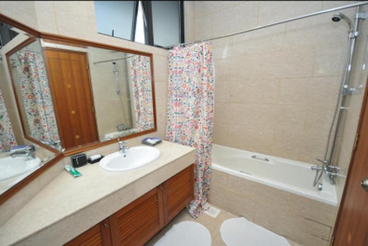 Penthouse In The City Tempat Tidur & Sarapan *